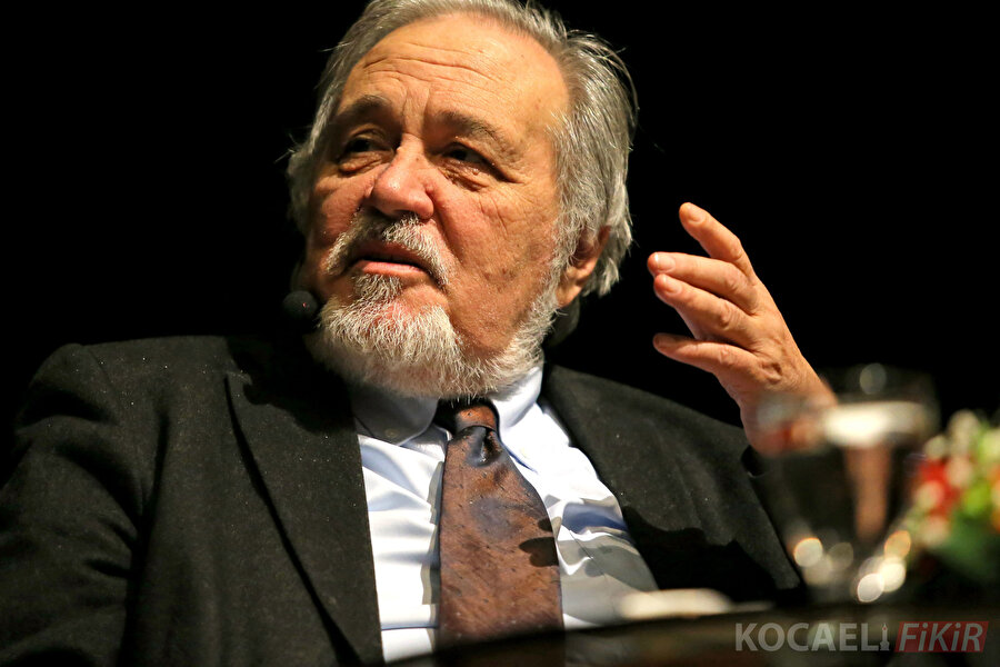 İlber Ortaylı.