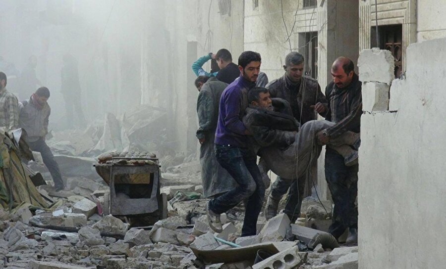 Barış sürecinin meydana getirilmesine yönelik onca çabaya rağmen, Esed rejimi sivil halkı bombalamaya devam ediyor.