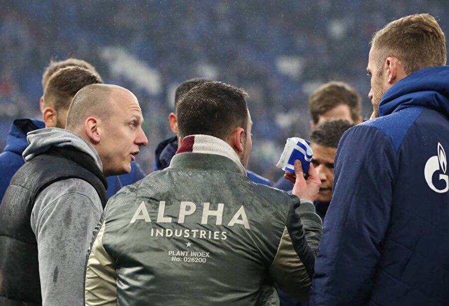 Taraftarlar 4-0 kaybedilen maç sonrası takım kaptanı Stambouli'ye tepki gösterdi.