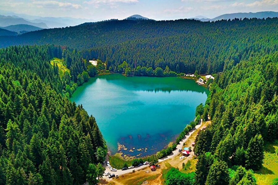 Artvin / Karagöl

                                    
                                    
                                    Sevginin ve renklerin doğada hayat bulduğu yer; Karagöl. 
                                
                                
                                