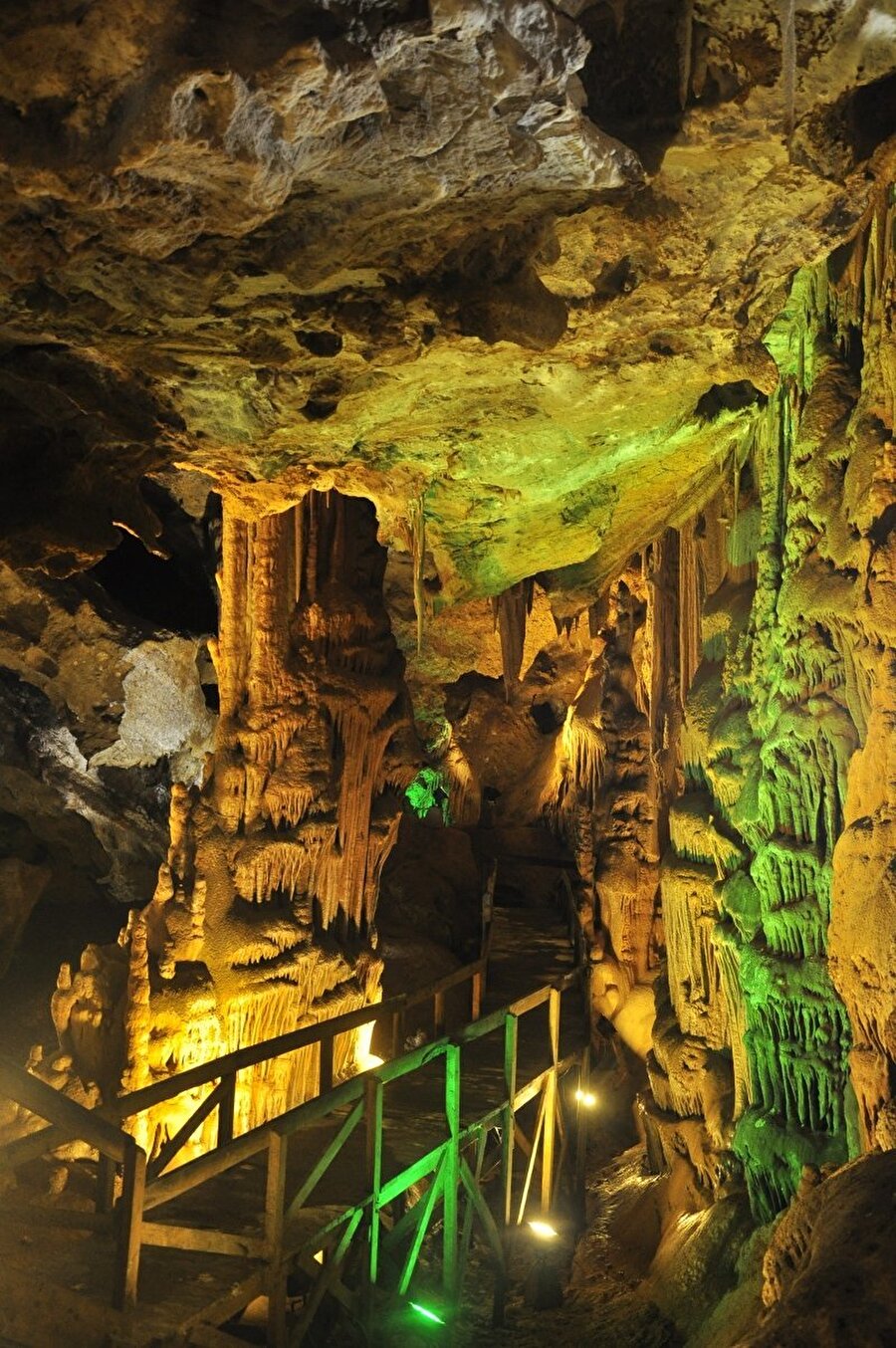 Karaca Mağarası / Gümüşhane 

                                    
                                    
                                    Gümüşhane Karaca Mağarası, görüntüsü ve oluşumuyla görülmeye değer.
                                
                                
                                
