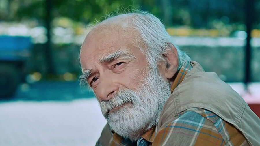 Hikmet Karagöz, kaşından ve yanağından yaralandı.