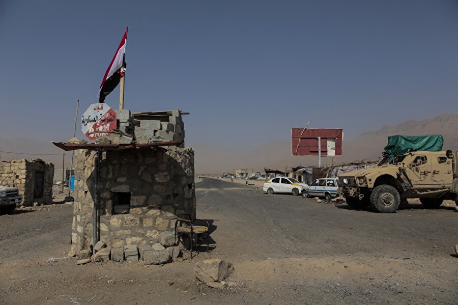 Dağların ardı Yemen resmi hükümetinin idaresinde bulunmayan başkent Sanâ...