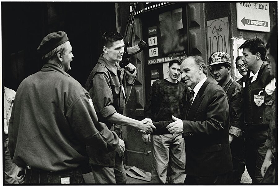 "Ölmeye hazır olan insanlar, ölmeye hazır olmayanlara karşı galip gelirler." Aliya İzzetbegoviç