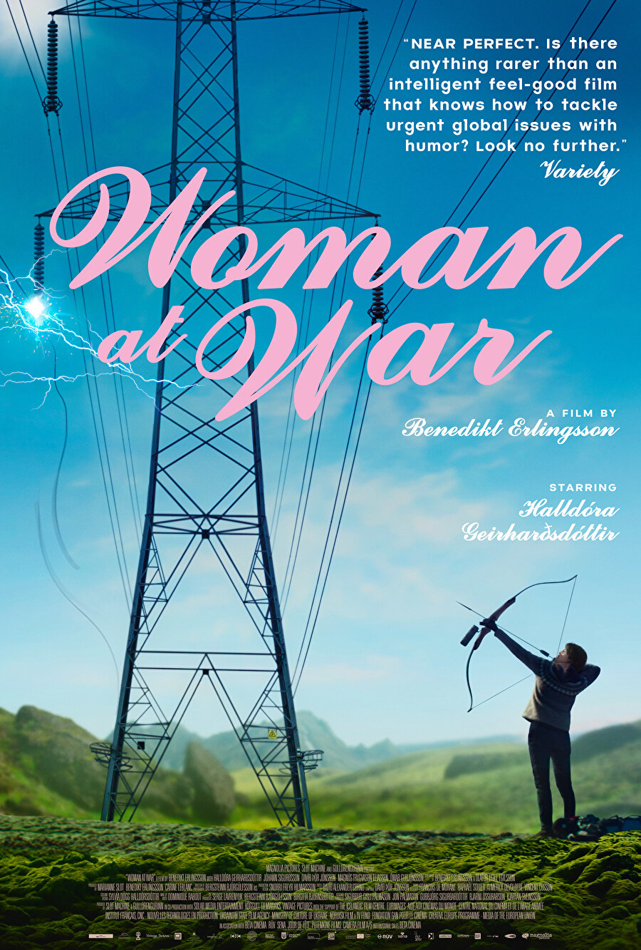 4. Woman at War
2018 Cannes Film Festivali'nde SACD Ödülü'ne layık görülen İzlanda yapımı "Woman at War", yerel alüminyum endüstrisine karşı amansız bir savaş açan bir kadının bir mektubun akabinde almak zorunda kaldığı kararı konu ediniyor.Benedikt Erlingsson'un yönettiği filmde; Halldora Geirharosdottir, Jörundur Ragnarsson, Johann Siguroarson, Juan Camillo Roman Estrada ve Vala Kristin Eiriksdottir gibi isimler başrolde.