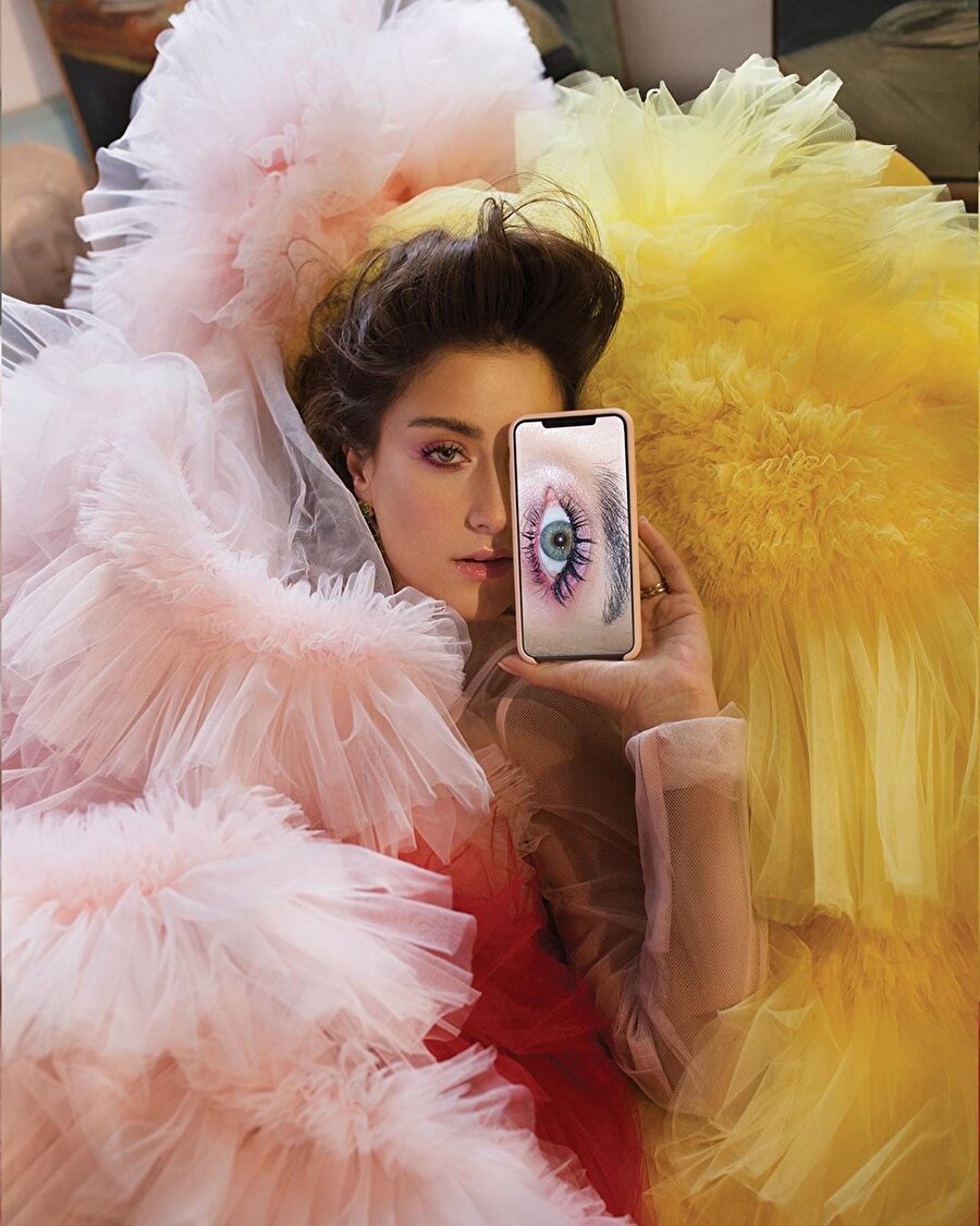 Hazal Kaya, geçtiğimiz ay oyuncu Ali Atay ile evlendi.