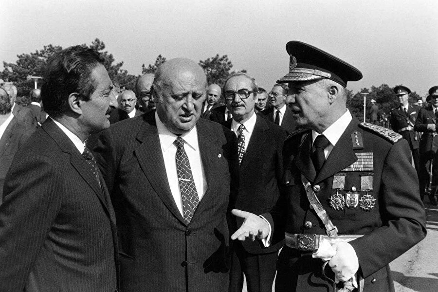 9 yılda 11 hükümet değişti
Melen hükümeti de bir süre sonra görevi bırakınca 15 Nisan 1973-26 Ocak 1974 yılları arasında görev yapan Mehmet Naim Talu hükümeti ülkeyi seçime taşıdı. 
  


  
Talu'dan sonra Başbakanlık koltuğuna 37. Hükümet'i kuran Bülent Ecevit geçti.

  


  
12 Mart 1971 Muhtırası'nın ardından 12 Eylül 1980 darbesine giden süreçteki 9 yılda, 11 hükümet değişikliği oldu. 
  


  
Siyasi tartışmaları, toplumsal bunalımı daha da derinleştiren muhtıra sonrasında yaşanan gelişmeler, 12 Eylül 1980 darbesine giden yolun kilometre taşı oldu.