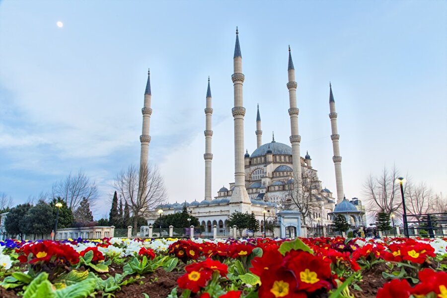 Camilerde sirenler çalacak.