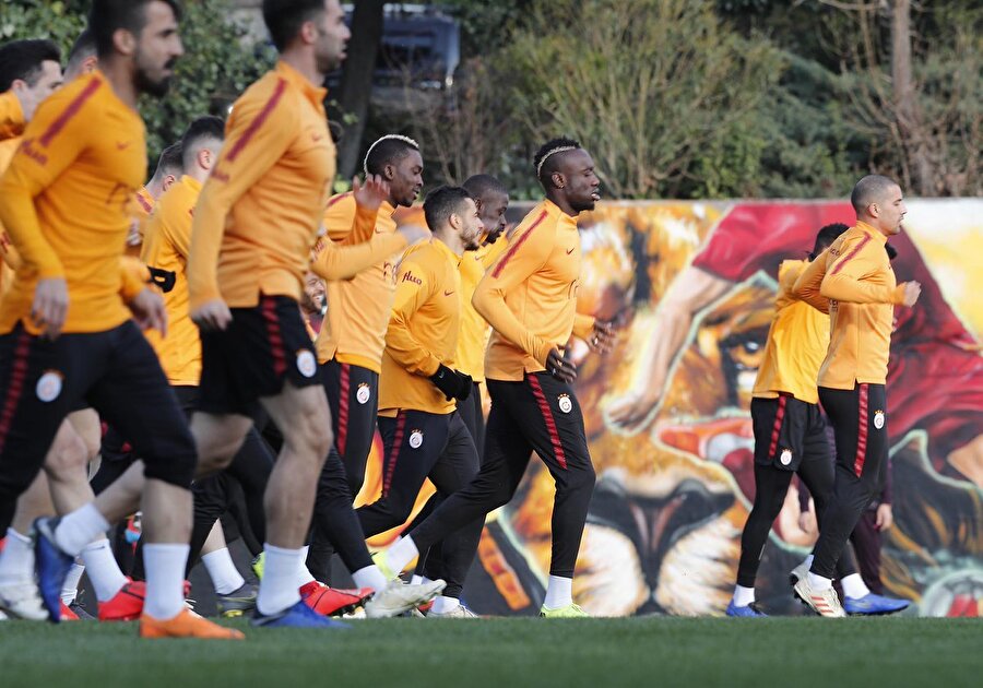 Galatasaray, Bursaspor deplasmanına eksik gidiyor.