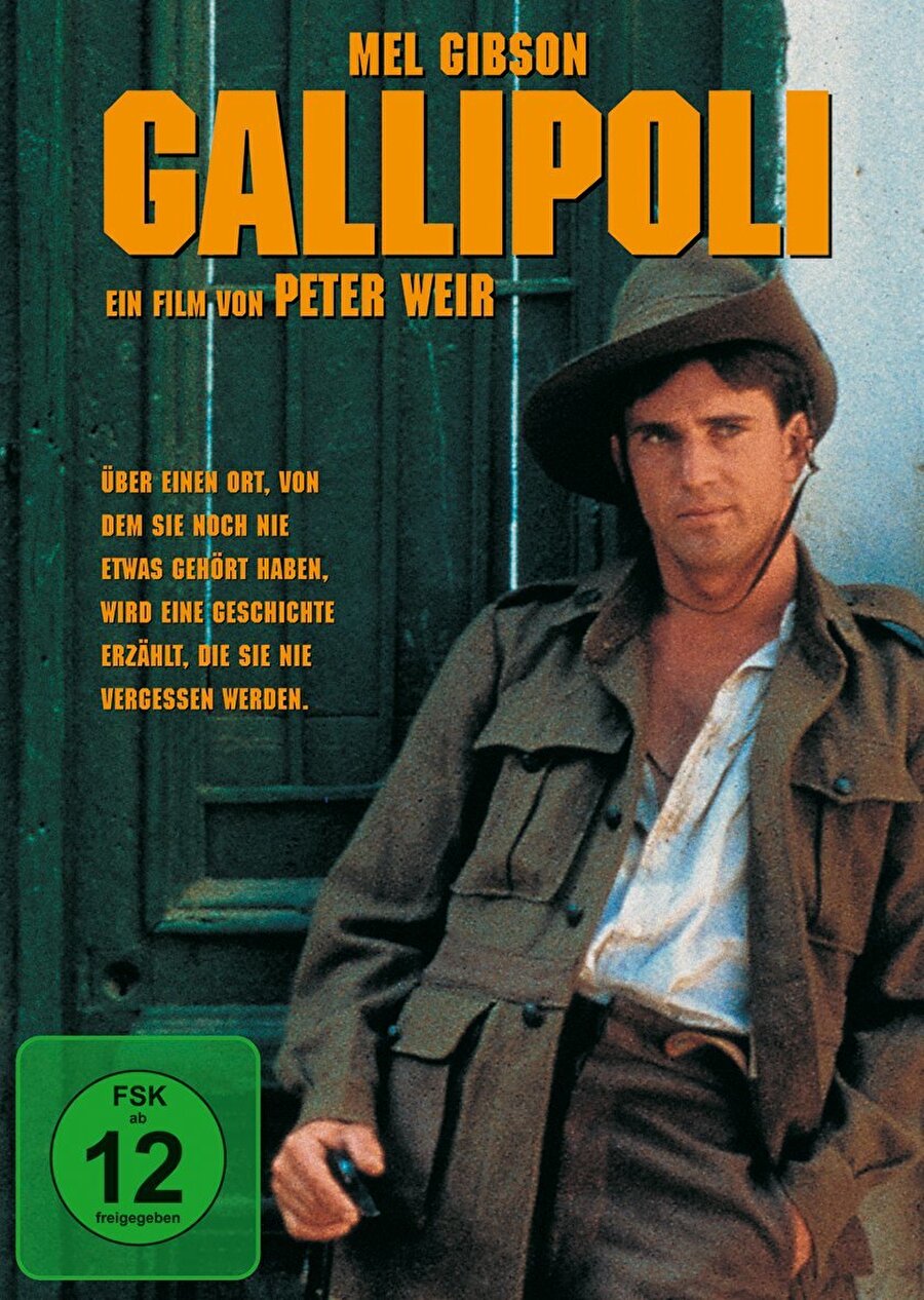 1. Gallipoli (Gelibolu)
Tell England adlı romandan esinlenilerek senaryolaştırılan Gallipoli, şimdiye kadar yapılmış Çanakkale konulu savaş filmleri arasında ayrı bir yerde durur. Başarılı kurgusu ve güçlü alt metniyle, tam bir savaş eleştirisi olan film, savaşın insan psikolojisi üstündeki etkisini en iyi biçimde yansıtır. Peter Weir’ın imzasını taşıyan 1981 yapımı filmde iki Avustralyalı kardeşin öyküsü anlatılıyor. Başrollerinde Mel Gibson gibi usta bir oyuncuyu izleyebileceğiniz filmde az da olsa Türkçe diyaloglar duymak da mümkün.