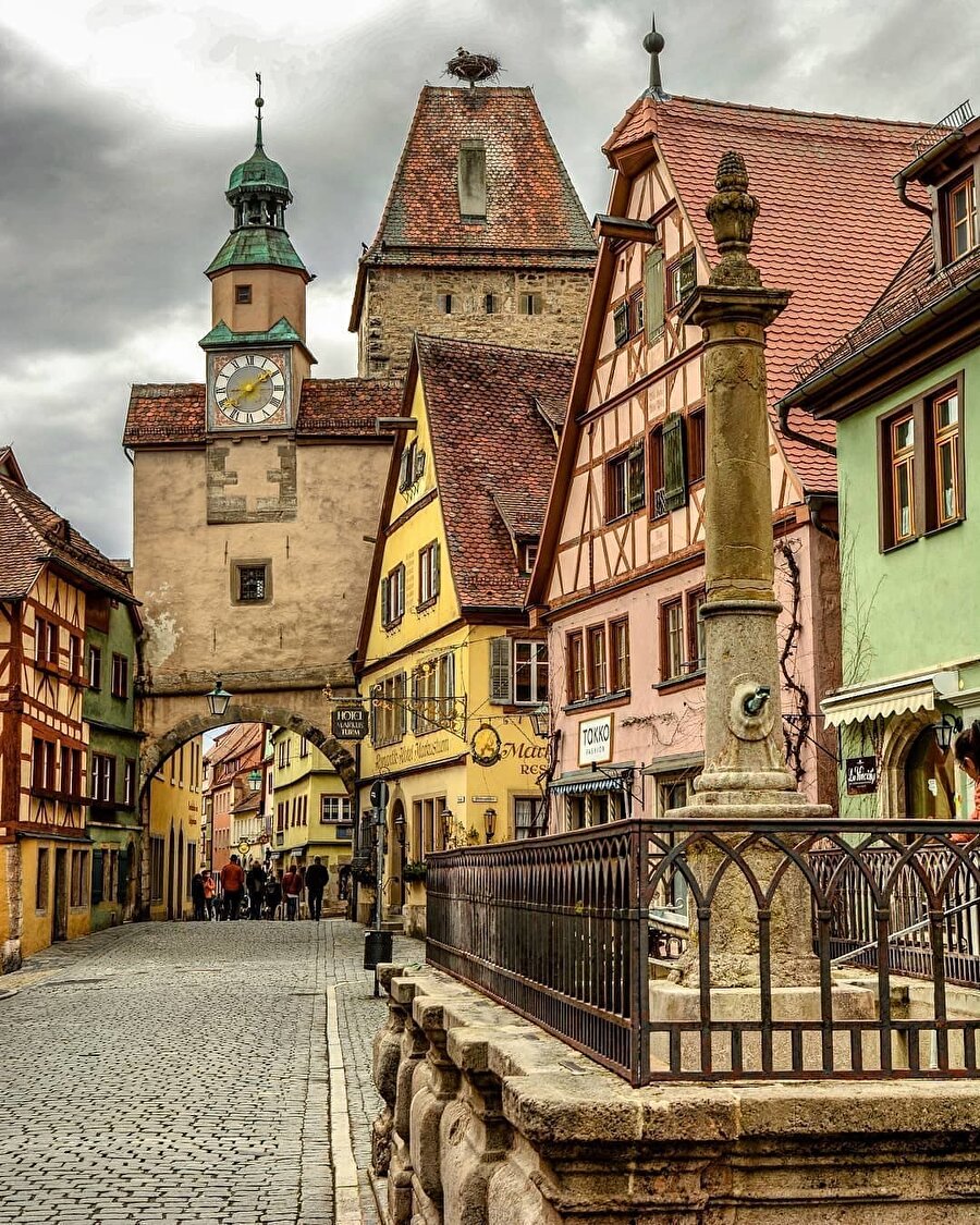 Almanya'nın Franconia bölgesinde iyi korunmuş ortaçağ eski şehri