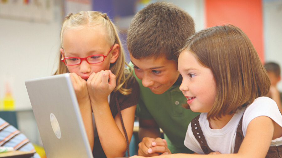 Çocukların sosyal medya ve internet kullanımı belli şartlar ve özelliklerle sürekli olarak takip edilmeli.