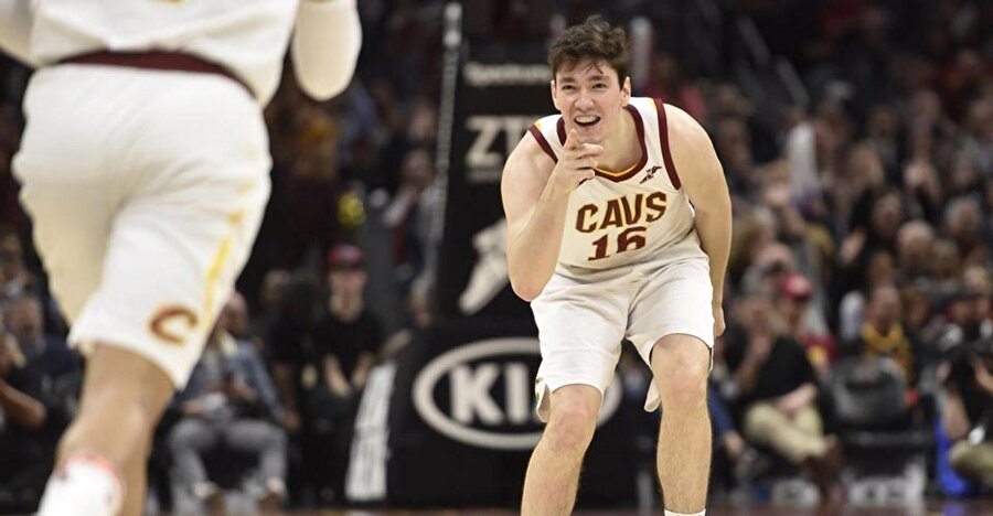Cedi Osman attığı sayının ardından böyle seviniyor.