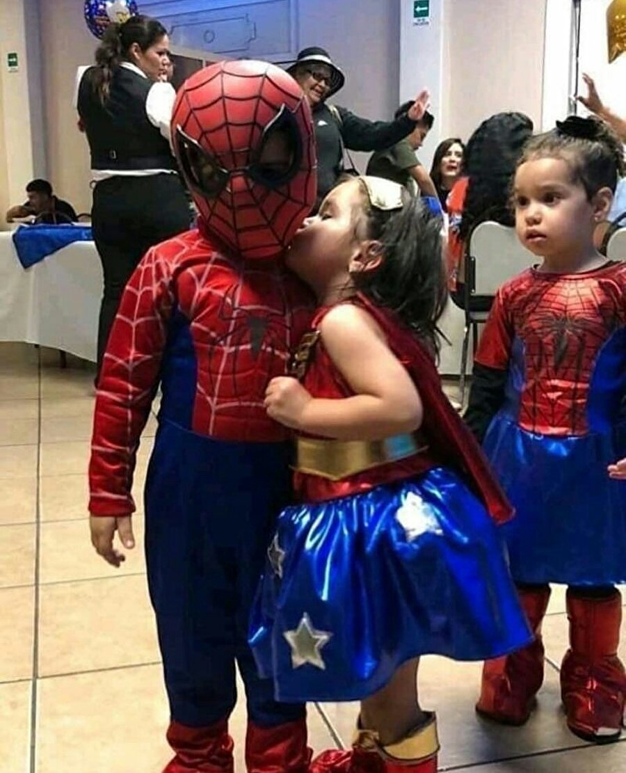 İki kadın bir Örümcek Adam, aşk çekilir aradan...