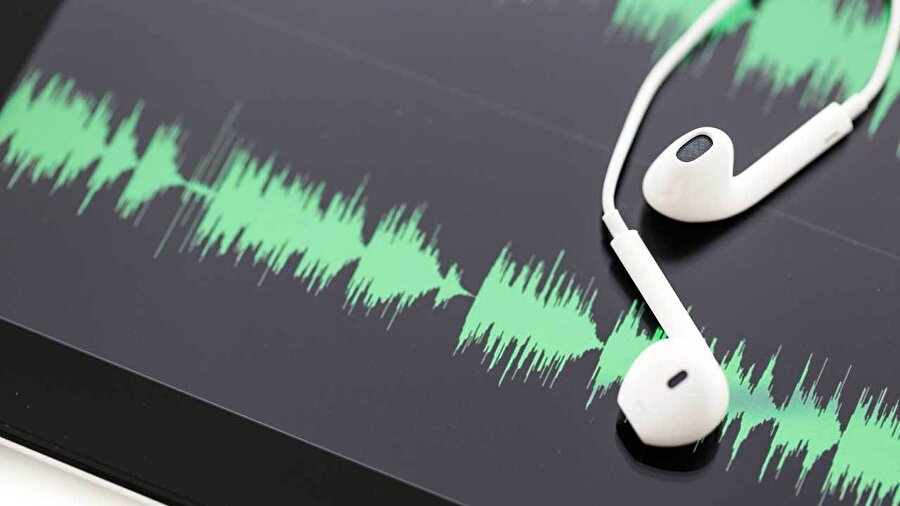Podcast’ler genellikle orijinal ses veya görüntü kayıtlarından oluşan yayınlardır.