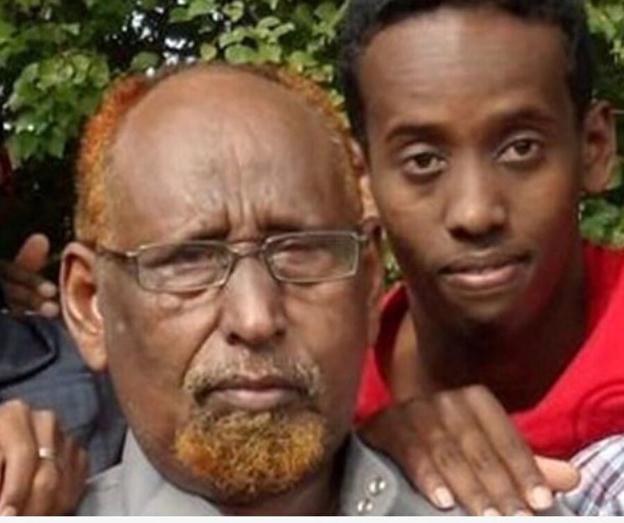 Abdulkadir Elmi

                                    10 yıl Önce Somali'den göç eden Abdulkadir'in 9 çocuğu vardı. Abdulkadir'in oturduğu bölgede herkes tarafından sevildiği ifade ediliyor. 
                                