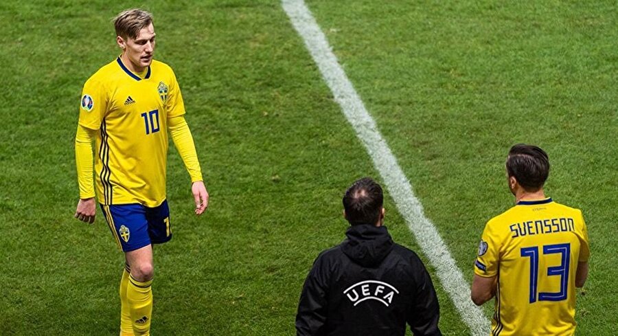 Emil Forsberg oyundan çıkıyor.