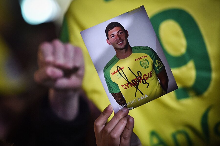 Emiliano Sala'nın anıldığı gecede imzalanan bir fotoğrafı.