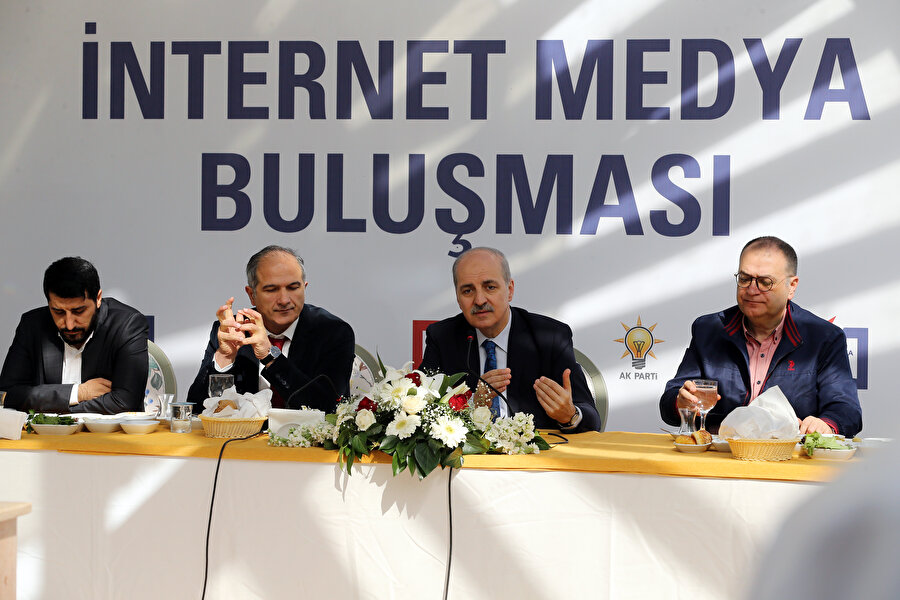Numan Kurtulmuş, internet medyası temsilcileriyle bir araya geldi.