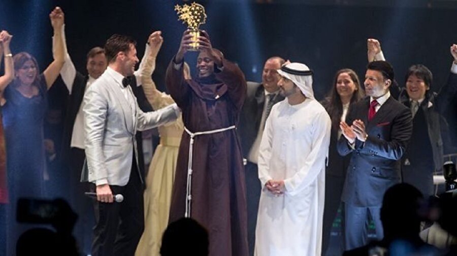 Peter Tabichi, 2019 Küresel Öğretmen Ödülü'nü kazandı.