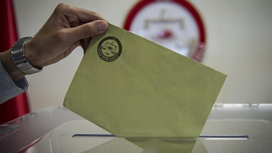 Oy kullanma işlemleri Doğu da saat 07:00 Batı da ise 08:00 itibariyle başladı. 