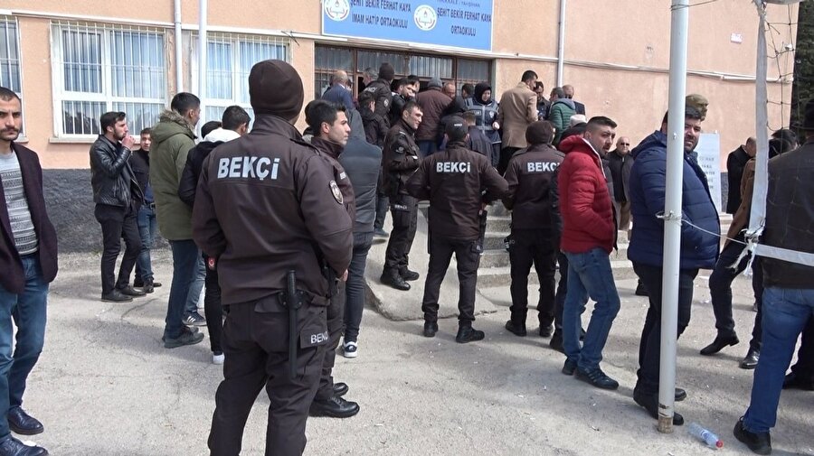 Yerel seçimlerde bekçiler de görev alıyor.