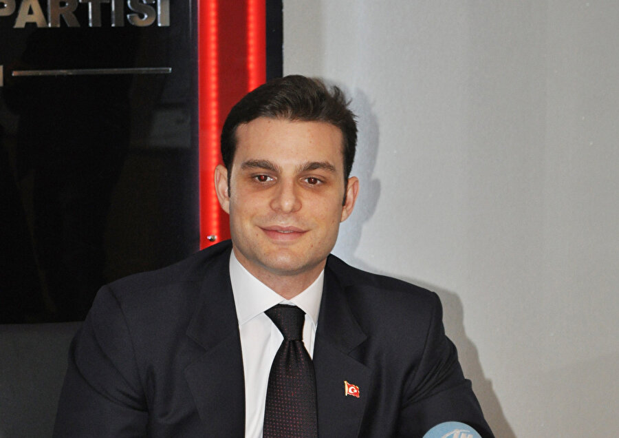 4. Mehmet Aslan, İYİ Parti Kağıthane Belediye Başkan Adayı

                                    
                                    Güven Hokna gibi oyunculukla ismini duyuran Mehmet Aslantuğ İYİ Parti'nin Kağıthane Belediye Başkan Adayı olarak seçimlere katıldı. Seçimi kazanamasa da %31'lik oy oranıyla büyük bir başarı elde etti.
                                
                                