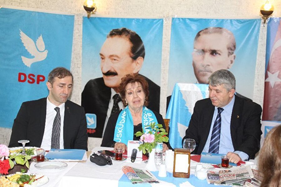 Oyuncu Güven Hokna DSP'nin adayı olarak Üsküdar Belediye Başkan Adayı olarak 31 Mart seçimlerinde yarıştı.