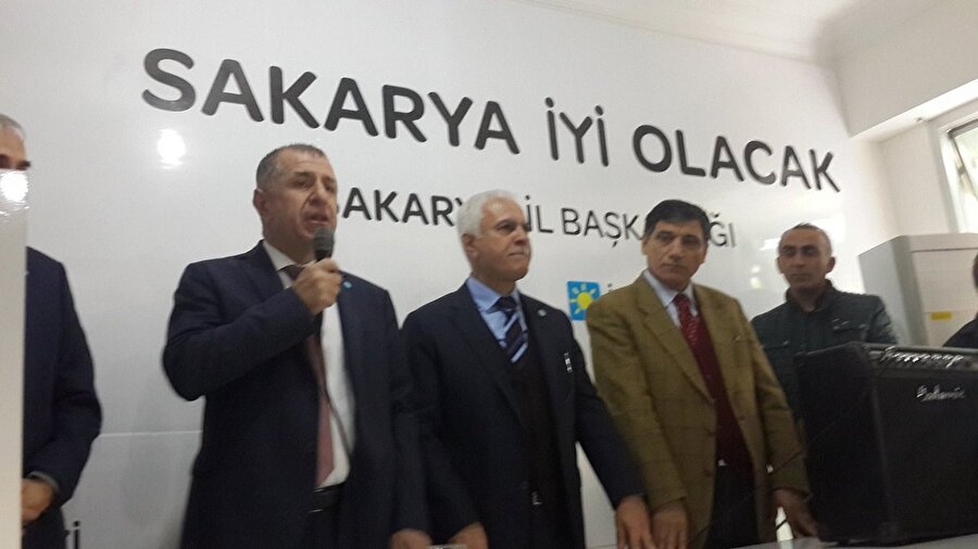 Ümit Özdağ (en solda), Koray Aydın (ortada)