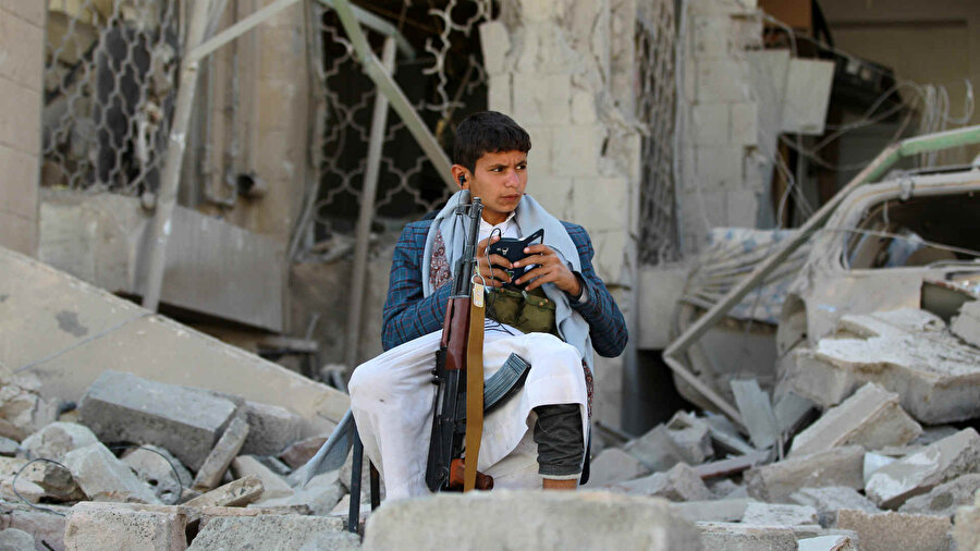 Yemen'de pek çok çocuk asker bulunuyor. Çocuklar Husiler tarafından çatışmalarda kullanılıyor.