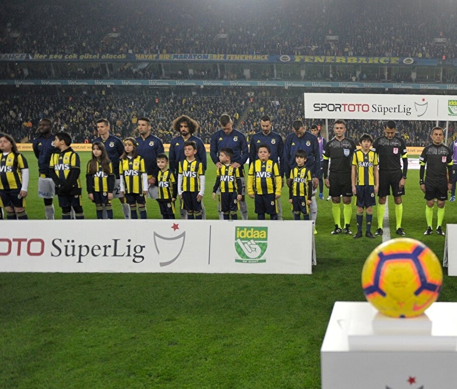 Fenerbahçe, sosyal mecralar da dahil tüm yayınlarını durdurdu.