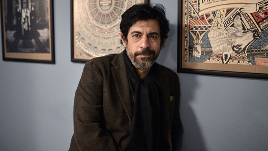 Okan Bayülgen.