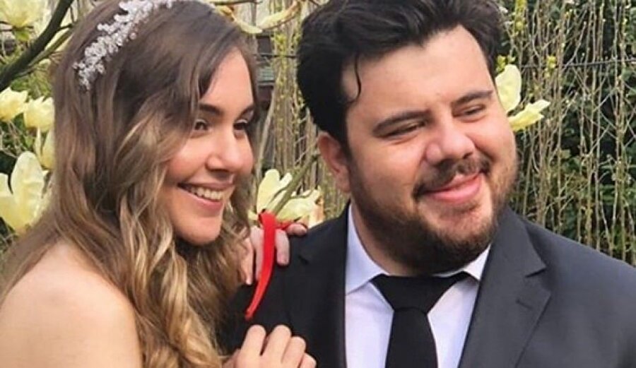 Ünlü komedyen Eser Yenenler, Miss Turkey 2015 dördüncü güzeli Berfu Yıldız ile nişanlandı.