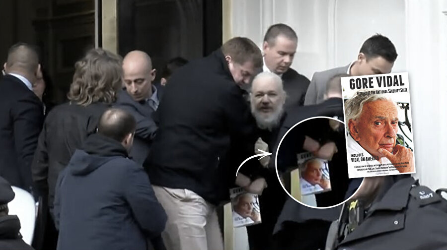 Wikileaks'ın kurucusu Julian Assange gözaltına alınırken elinde bir kitap tutuyordu.