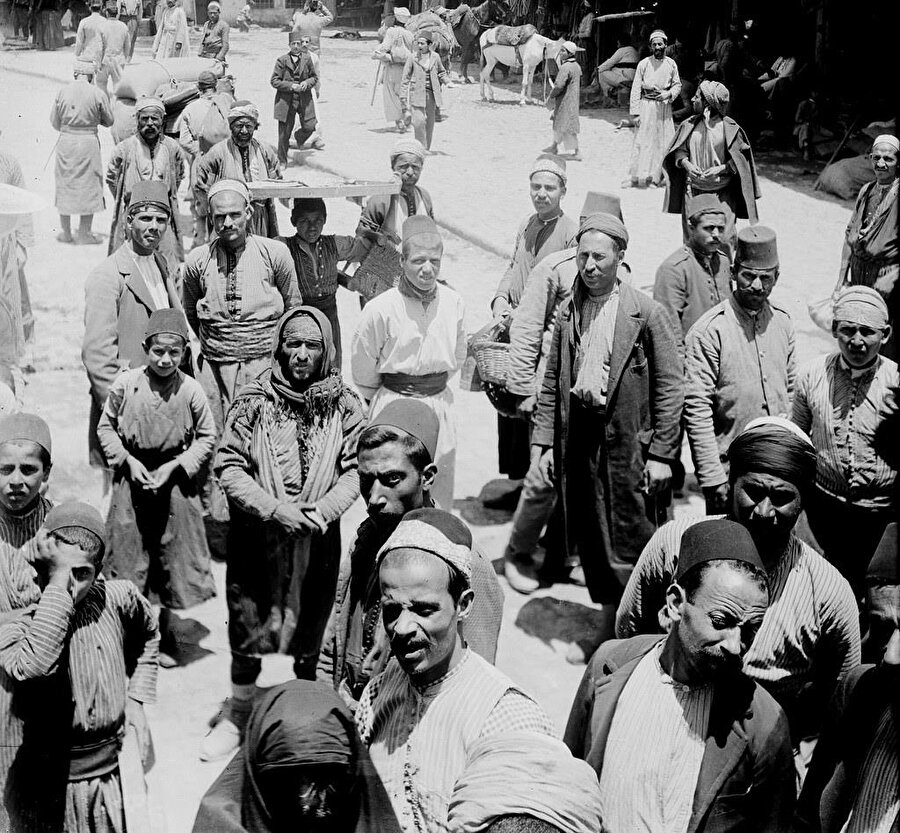 1920'lerin Suriye'si, Osmanlı İmparatorluğu'nun dağılmasından sonra gerçek bir kaos içindeydi.