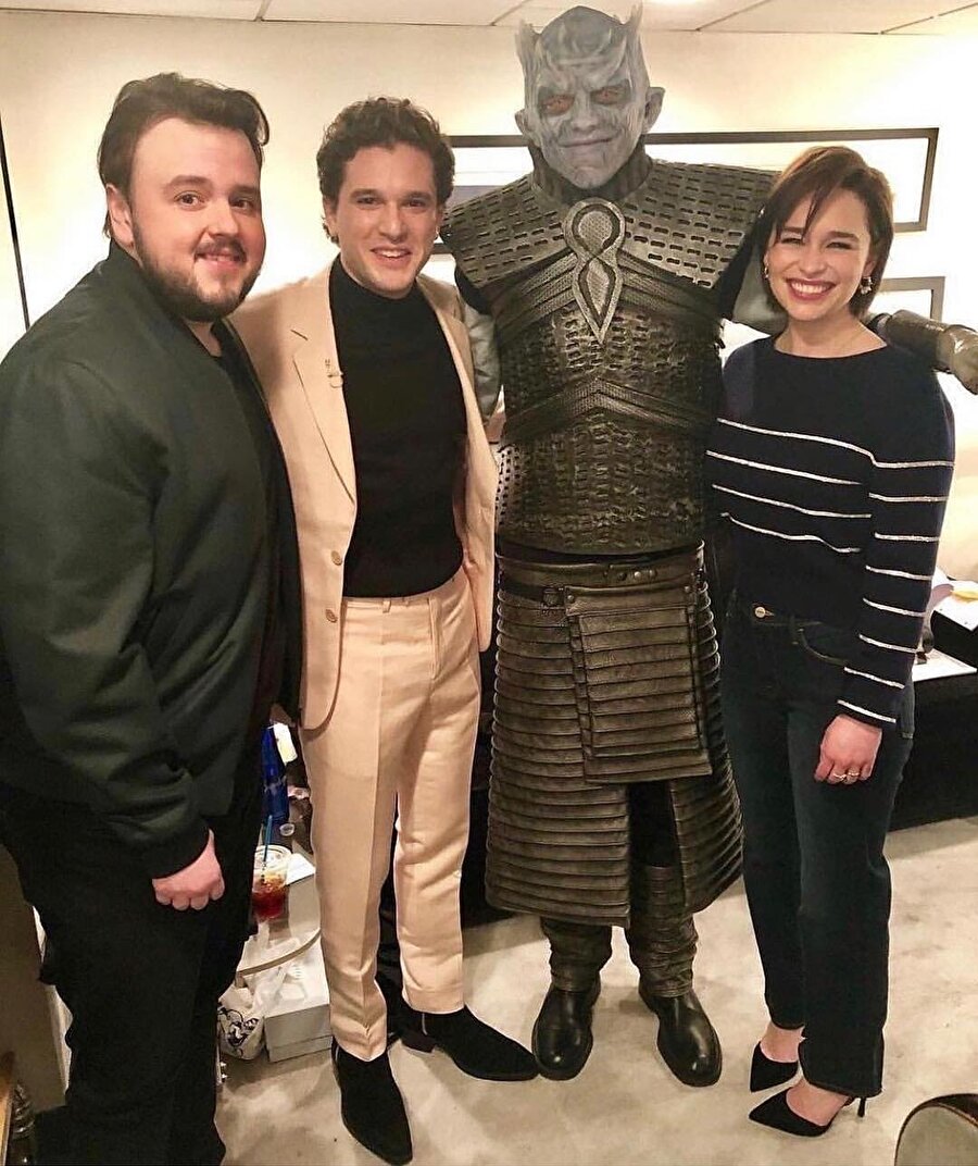 Emmioğlu Akgezen'in nişanından hatıra fotoğrafı