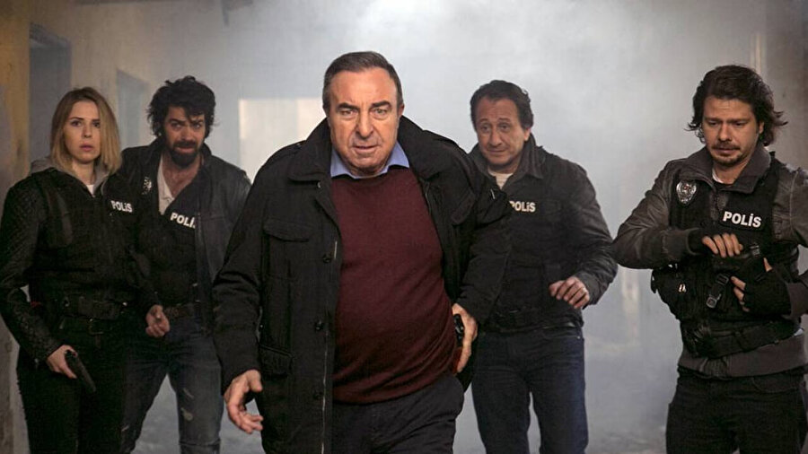 Arka Sokaklar dizisi, 2006 yılında başladı.