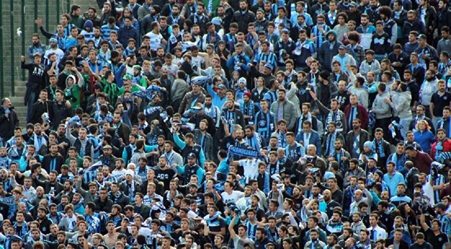 Adana Demirspor taraftarları takımlarına olan tutkularıyla tanınıyorlar.