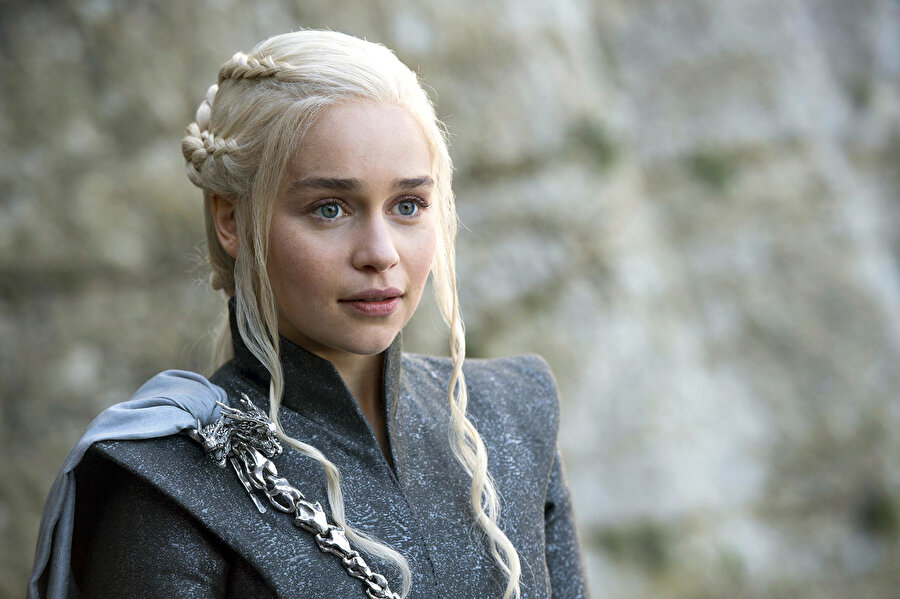 Game of Thrones dizisinden Emilia Clarke.