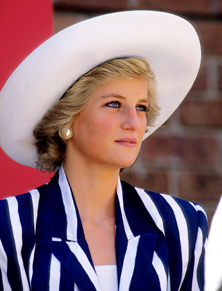 Diana, Galler Prensesi Galler Prensi Charles'in ilk eşidir.