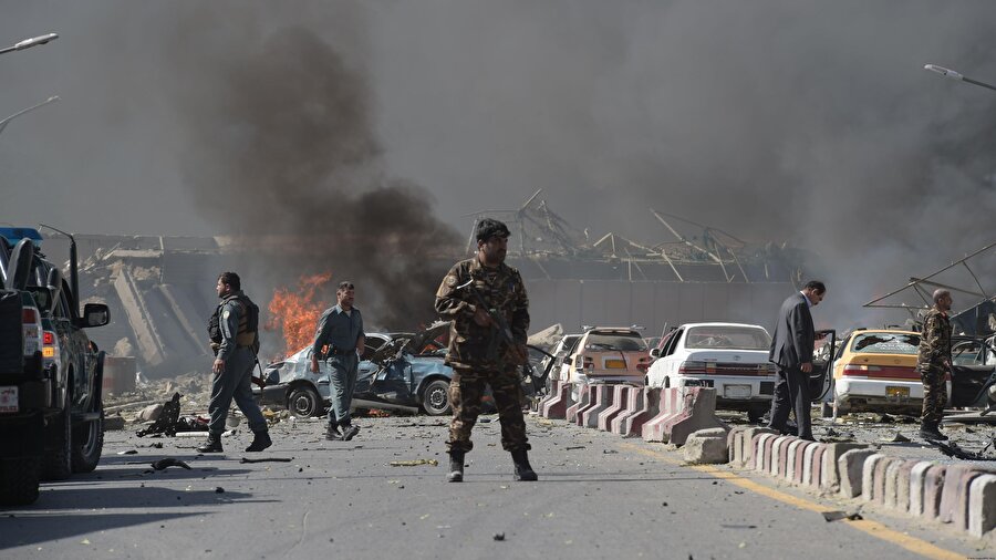 Afganistan'ın Herat vilayetinde, istihbarat binasına bombalı araçla düzenlenen saldırıda, 3 kişi öldü, iki kişi yaralandı.