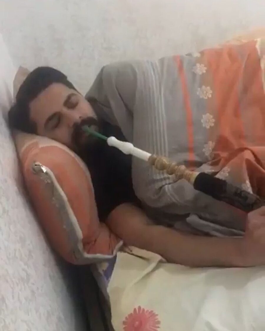 Uyumuyorum yahu közlerimi dinlendiriyorum