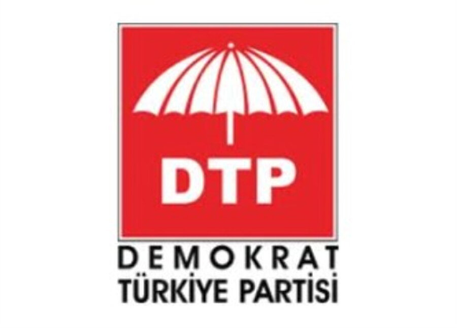 Demokrat Türkiye Partisi (DTP)

                                    28 Şubat'ın siyasi ayağı, DYP parçalanarak sağlanmıştır. 1995 seçimlerinden 135 milletvekili çıkaran DYP, parçalanarak 98 milletvekiline kadar düşürülmüştür. DYP'den kopan milletvekillerinin çoğunluğu DTP’nin içinde yer aldı. DTP’nin 67 kurucusundan 6’sı milletvekiliydi. İlk Genel başkanı Hüsamettin Cindoruk'tu. Temmuz 1997'de Mesut Yılmaz'ın başkanlığında kurulan 55. Hükümet'te ANAP ve DSP ile beraber koalisyon ortaklarından biri oldu. 17 Nisan 1999'da yapılan genel seçimlerde % 0,58'lik oy oranıyla parlamentoya giremedi.
Bunun üzerine Cindoruk genel başkanlıktan istifa etti, yerine İsmet Sezgin getirildi. 2002 Nisan'ında yapılan kongrede İsmet Sezgin koltuğunu Mehmet Ali Bayar'a bıraktı.  2002 Genel Seçimleri'nde DYP ile ittifak yapan DTP, bu partinin seçim barajını aşamaması üzerine gene TBMM'ye giremedi. Seçim mağlubiyetinden sonra Bayar da istifa etti. DTP, Bayar'dan sonra 3 kez genel başkan değiştirmesine rağmen güç kaybetmeye devam etti. Kasım 2004'te yapılan 4. olağanüstü kongrede genel başkanlığa eski bakanlardan Yaşar Okuyan getirildi. 15 Mayıs 2005'te yapılan 3. olağan kongrede DTP'nin adı Hürriyet ve Değişim Partisi olarak değiştirildi. Hürriyet ve Değişim Partisi 2008'de Halkın Yükselişi Partisi'ne katıldı.
                                