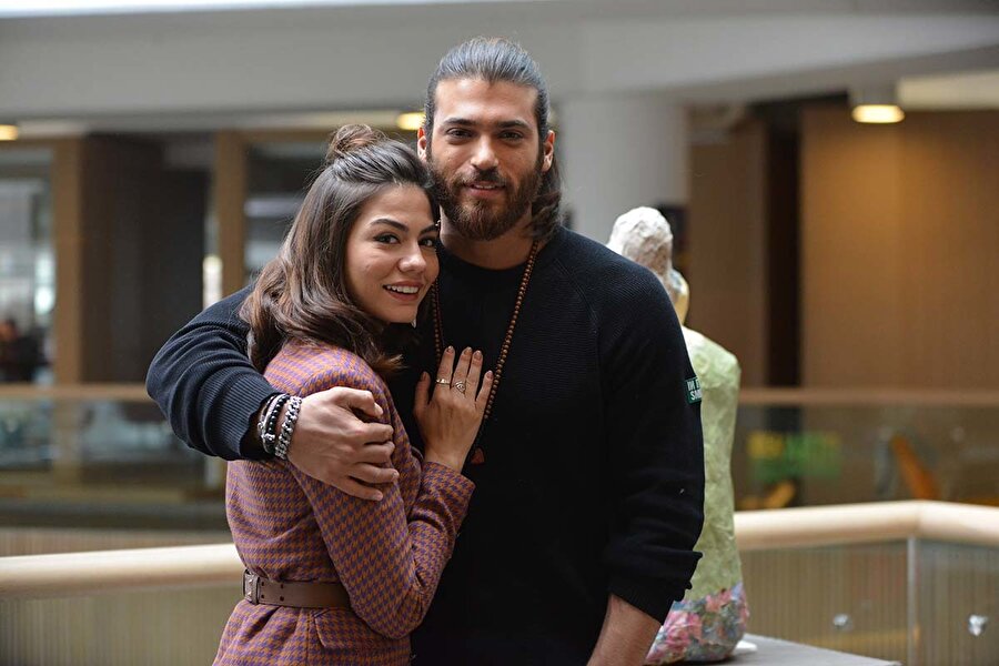 Can Yaman ve Demet Özdemir, beğenilen genç oyunculardan.