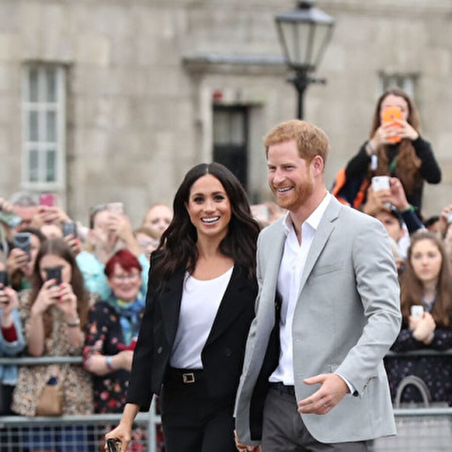 Meghan Markle ve Prens Harry İngiltere'yi terk ediyor
İngiliz Kraliyet gelini Sussex Düşesi Meghan Markle, saraydan bağımsız kararlar almaya devam ediyor. Gelen bilgilere göre Meghan ve Prens Harry bebeklerinin doğumundan sonra İngiltere'yi terk etmeye karar verdi. Çiftin bu kararı almasında Prens William ve Harry'nın arasında yaşadığı gerginliklerin etkili olduğu konuşuluyor.