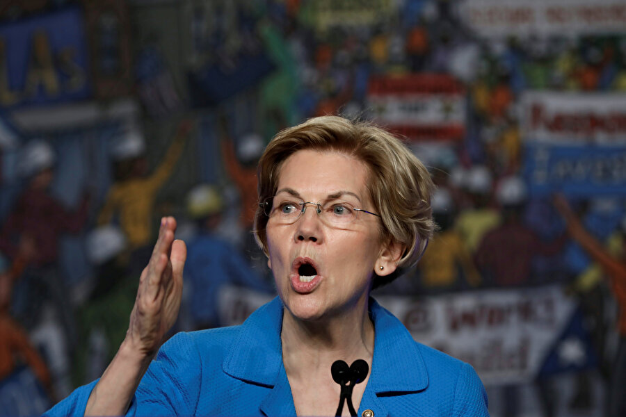 Warren ile O'Rourke de yarışın içinde
2013 yılından bu yana Massachusetts Senatörü olarak görev yapan eski Harvard profesörü Elizabeth Warren da yarışın içinde seçmenden destek arıyor ve son anketlerde yüzde 6,5 düzeyinde desteğe sahip gözüküyor.
69 yaşındaki Warren, özellikle "yerli Amerikalı" kökenlere sahip olduğu açıklaması ve ABD Başkanı Trump tarafından "Pocahontas" şeklinde nitelendirilmesiyle medyada uzun süre ilgi odağı oldu.