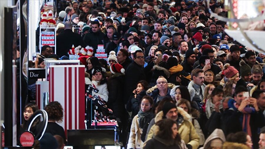 Amerikalılar dünyanın en stresli insanları arasında yer aldı
Gallup araştırma şirketi tarafından 140'tan fazla ülkede 151 bin kişiyle yapılan ve insanlara günlük pozitif ve negatif deneyimlerinin sorulduğu ankette, Amerikalılar dünyanın en stresli insanları arasında yer aldı. İnsanlara günlük pozitif ve negatif deneyimlerinin sorulduğu ankette, Amerikalılar dünyanın en stresli insanları arasında yer alırken ülkede son 10 yılda stres, öfke ve endişe gibi duygular en üst seviyelere ulaştı.