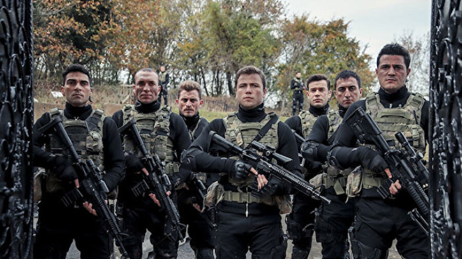 Söz dizisinden sevenlerine kötü haber
Başarılı yapımlardan olan Söz dizisinden sevenlerine kötü haber geldi. Dizi sosyal medya hesabından paylaştığı bölüm fragmanının altına son 5 bölüm yazdı. Bu yazının ardından final söylentileri gündeme geldi. 3 sezondur ekran macerasına devam eden dizi mayıs ayında veda etmeye hazırlanıyor.