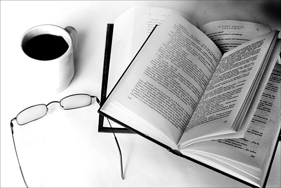 Ne okumalı, nasıl okumalı, okurken kahvemiz neyli olmalı, kağıt kalitesiz hamursa gözümüz kör olur mu?