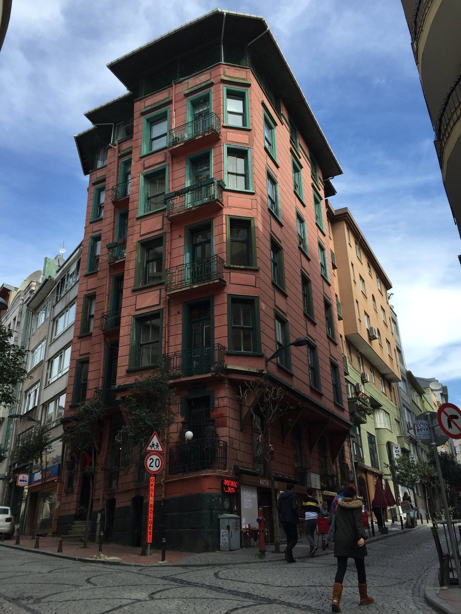 ​Avrupa Yakası jenerik çalıyor